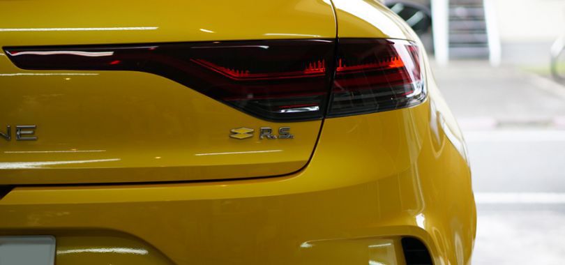 メガーヌトロフィーのコーティング施工事例イメージph